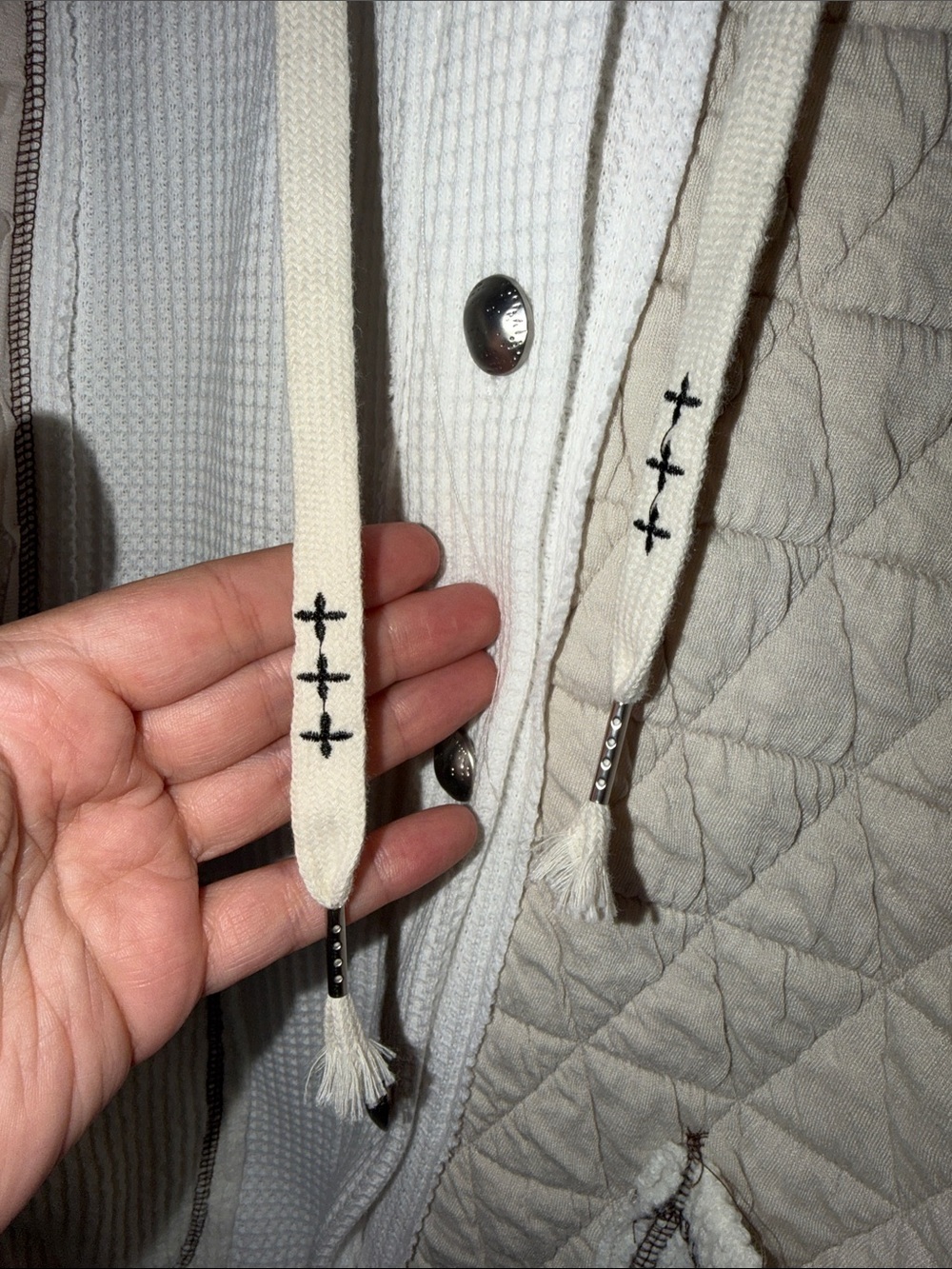 POL Quilted Contrast Hooded Jacket in Cream & Taupe Size L - Picture 5 of 14